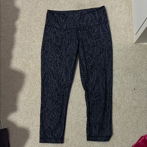 Leaf Patterned Black capri Leggings